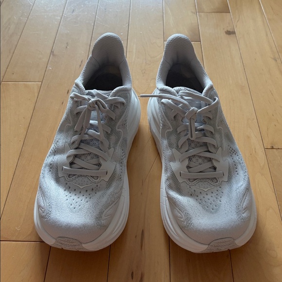 Hoka Clifton 10, Cosmic Grey / Stardust (light grey / silver), size 7.5 - Picture 2 of 16